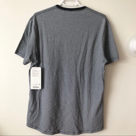 Lululemon 5 Year Basic V - Picture 4 of 6